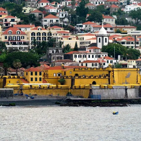 O Jango Ii * Funchal (Madeira)